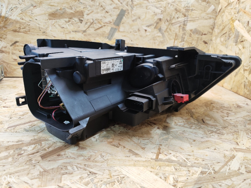 Audi Q3 15-18 FACELIFT lijevi far LED Xenon 8U0941005