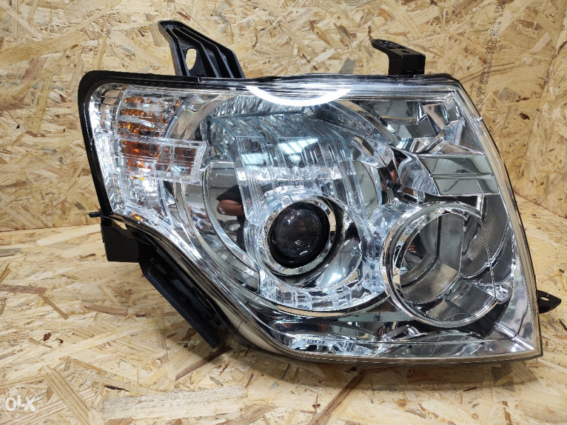 Far xenon Mitsubishi Pajero