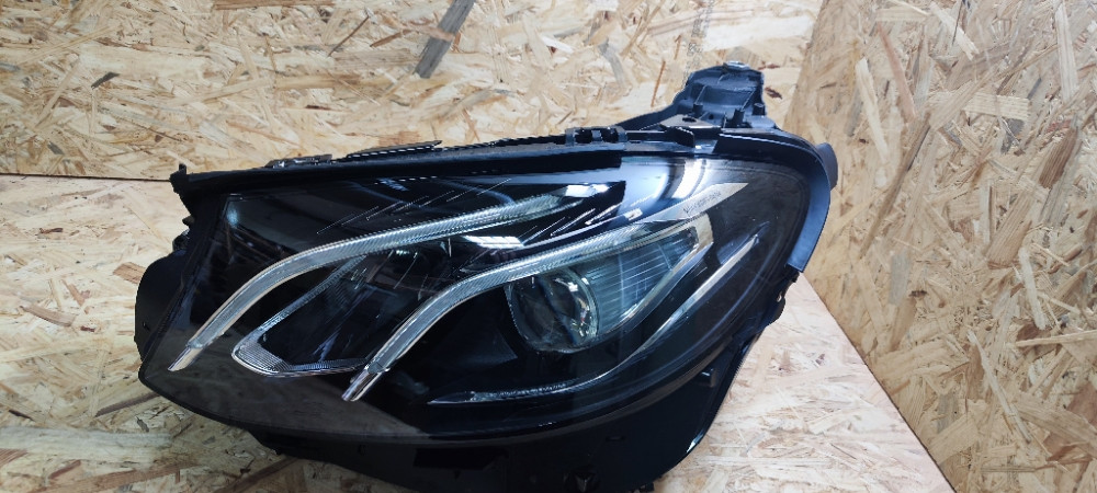 Far Mercedes W213 A2139068903