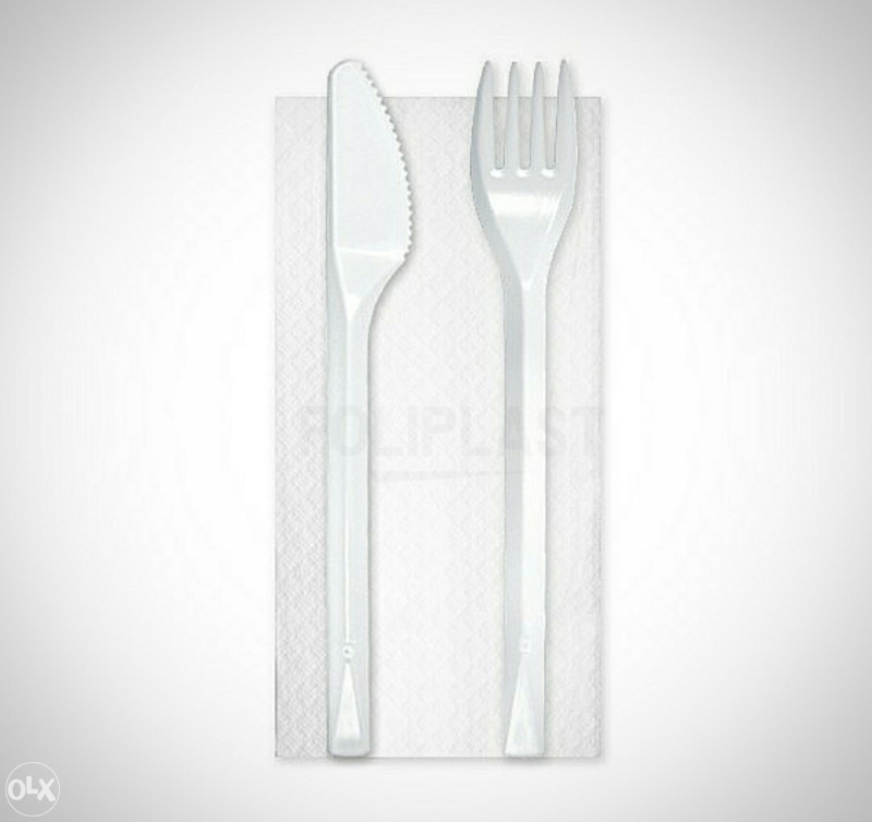 PLASTIČNI ESCAJG SET (nož,viljuška,salveta)