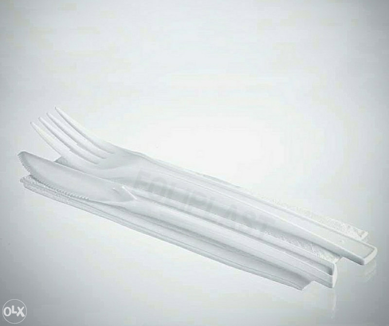 PLASTIČNI ESCAJG SET (nož,viljuška,salveta)