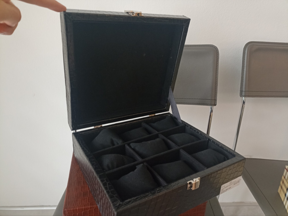 KUTIJE ZA SATOVE VELIKI IZBOR RAZLIČITIH MODELA