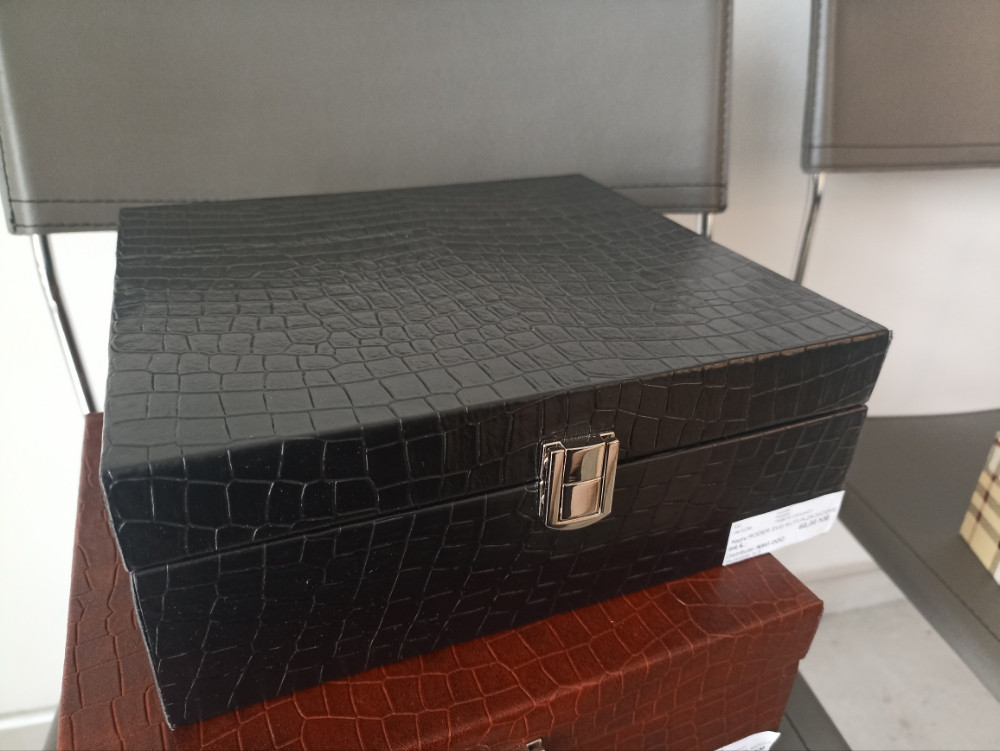 KUTIJE ZA SATOVE VELIKI IZBOR RAZLIČITIH MODELA