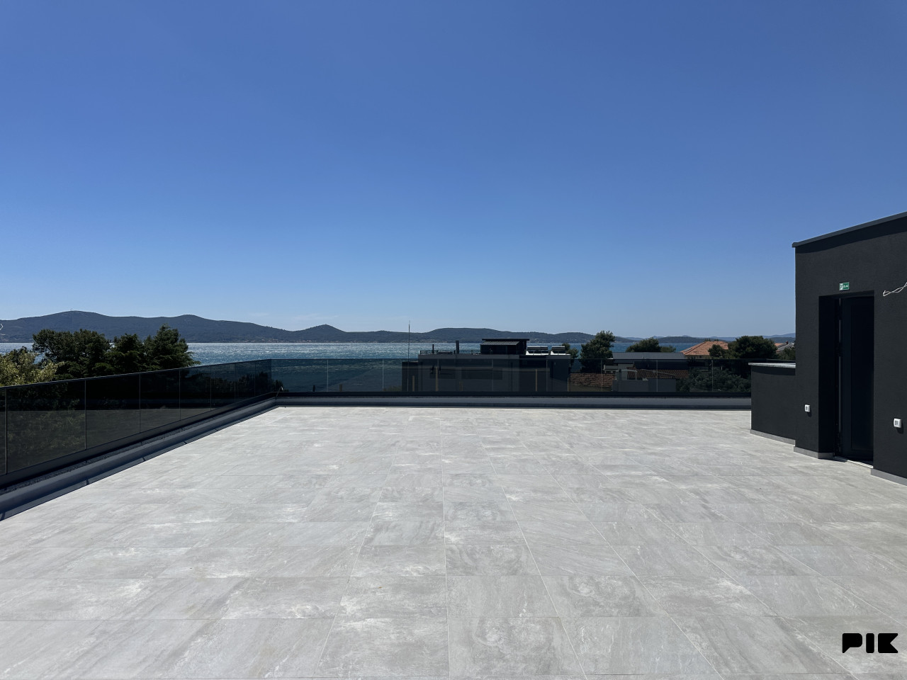 Zadar-Sukošan Hills-Privatna krovna terasa s bazenom,Netto 250 m2