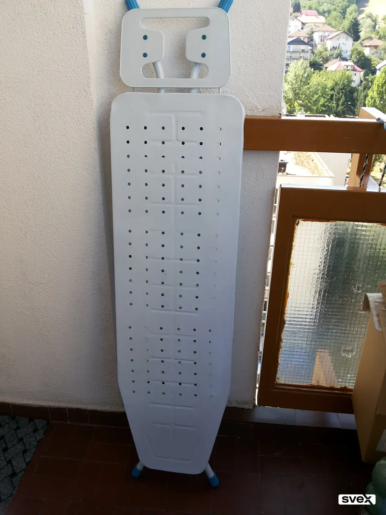 Daška za peglanje sa postoljem