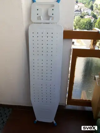 Daška za peglanje sa postoljem