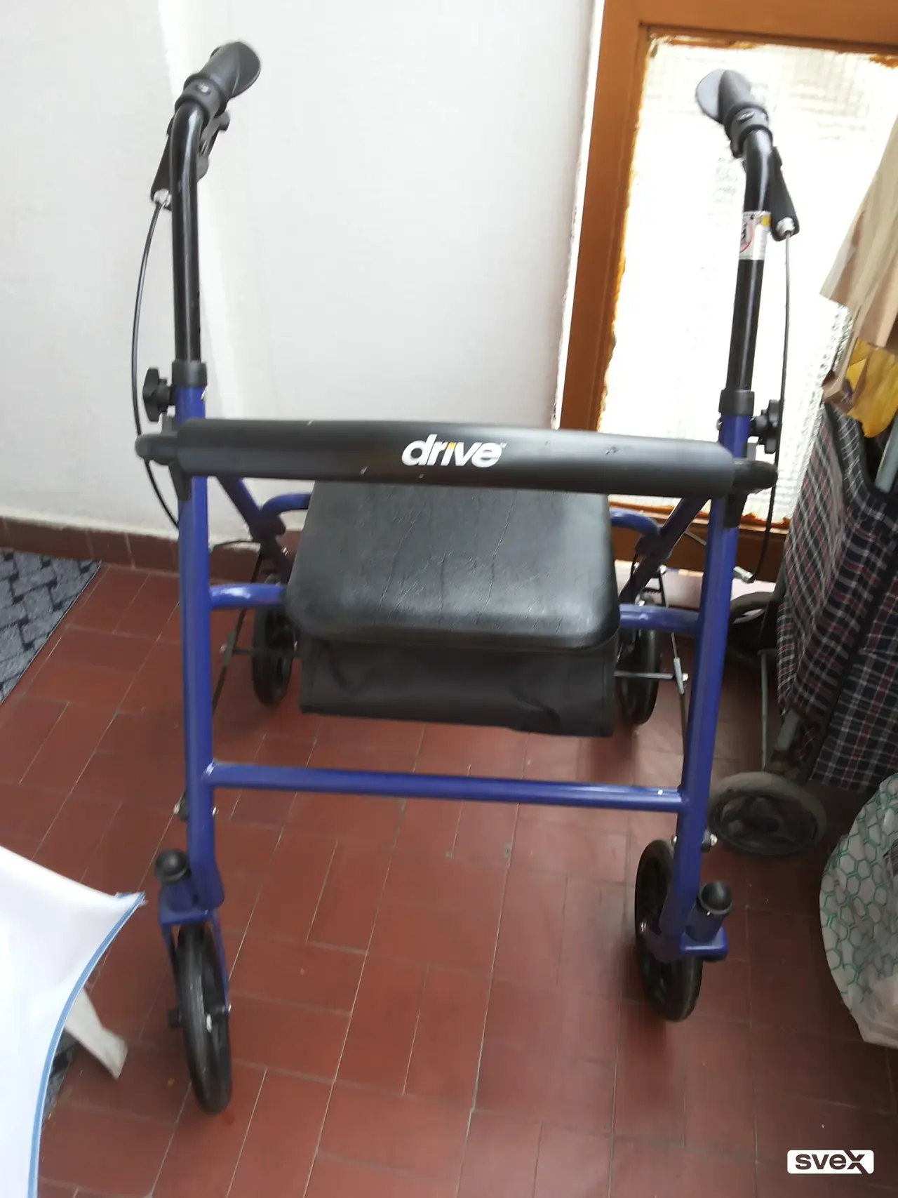 Hodalica sa sjedištem Drive Medical
