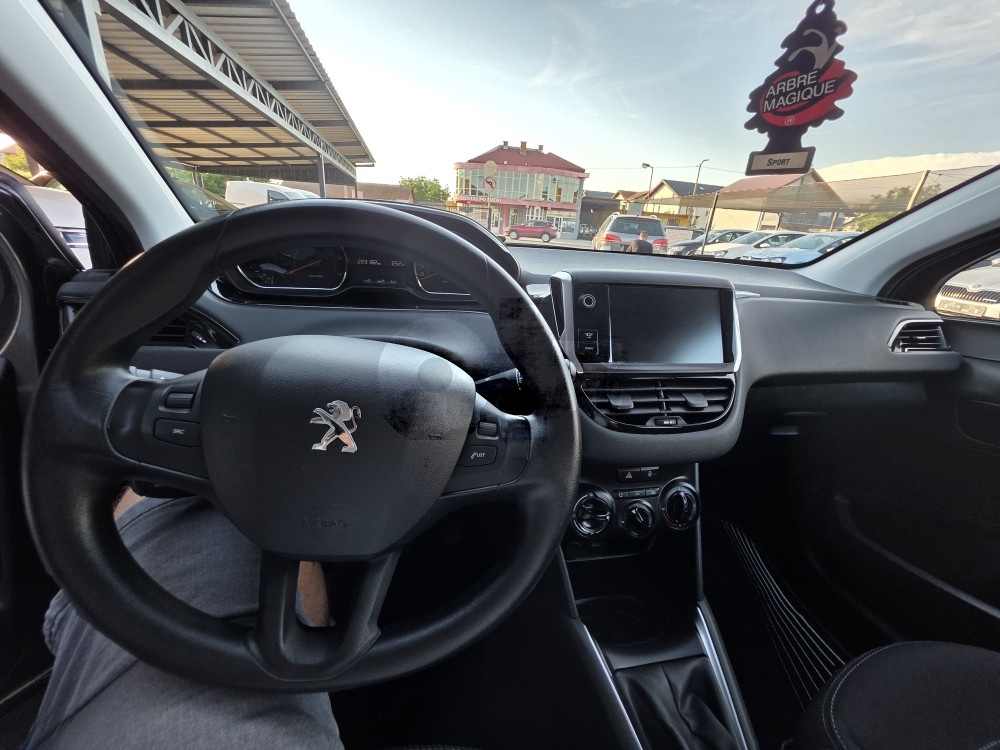 Peugeot 208 1.6hdi 68kw 2014, nav, komande