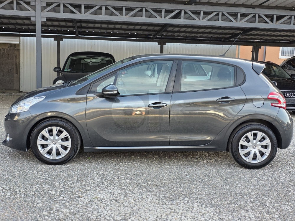 Peugeot 208 1.6hdi 68kw 2014, nav, komande