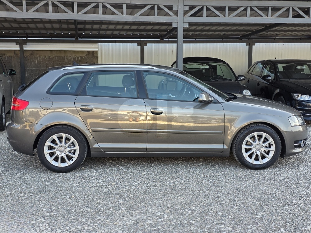 Audi A3 1.6tdi 77kw 2013, senz, nav, komande auto ko novo!