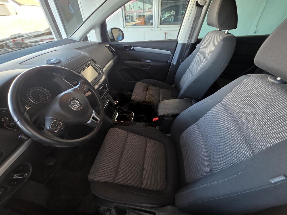 Volkswagen Sharan 2.0tdi 103kw 4x4 2013 , Uradjeni svi servisi .
