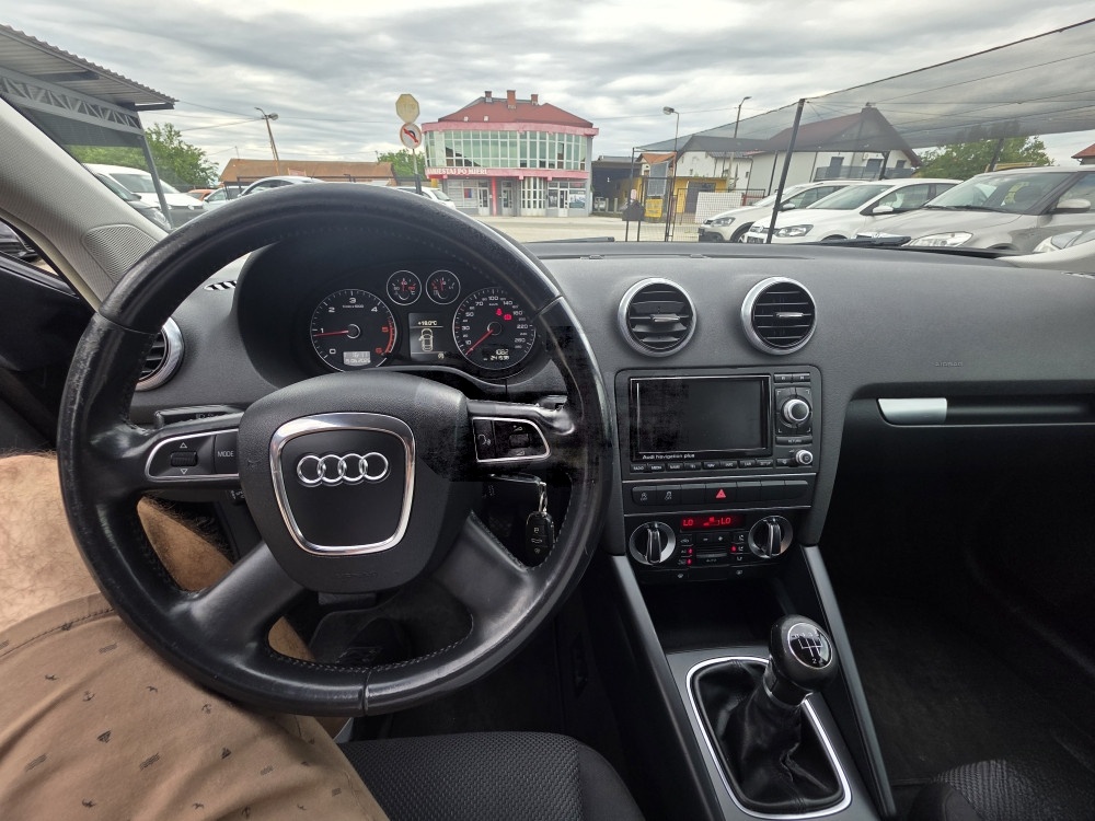 Audi A3 1.6tdi 77kw 2012, nav, led, nove gume