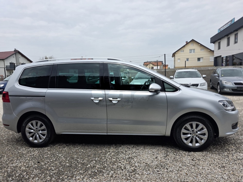 Volkswagen Sharan 2.0tdi 103kw 4x4 2013 , Uradjeni svi servisi .