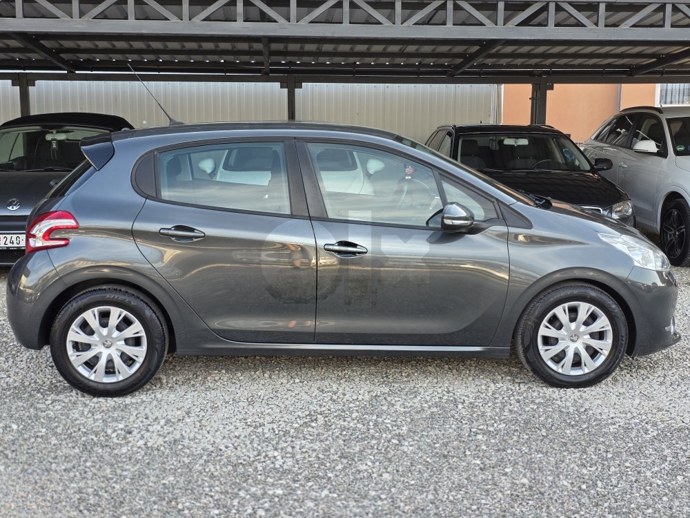 Peugeot 208 1.6hdi 68kw 2014, nav, komande