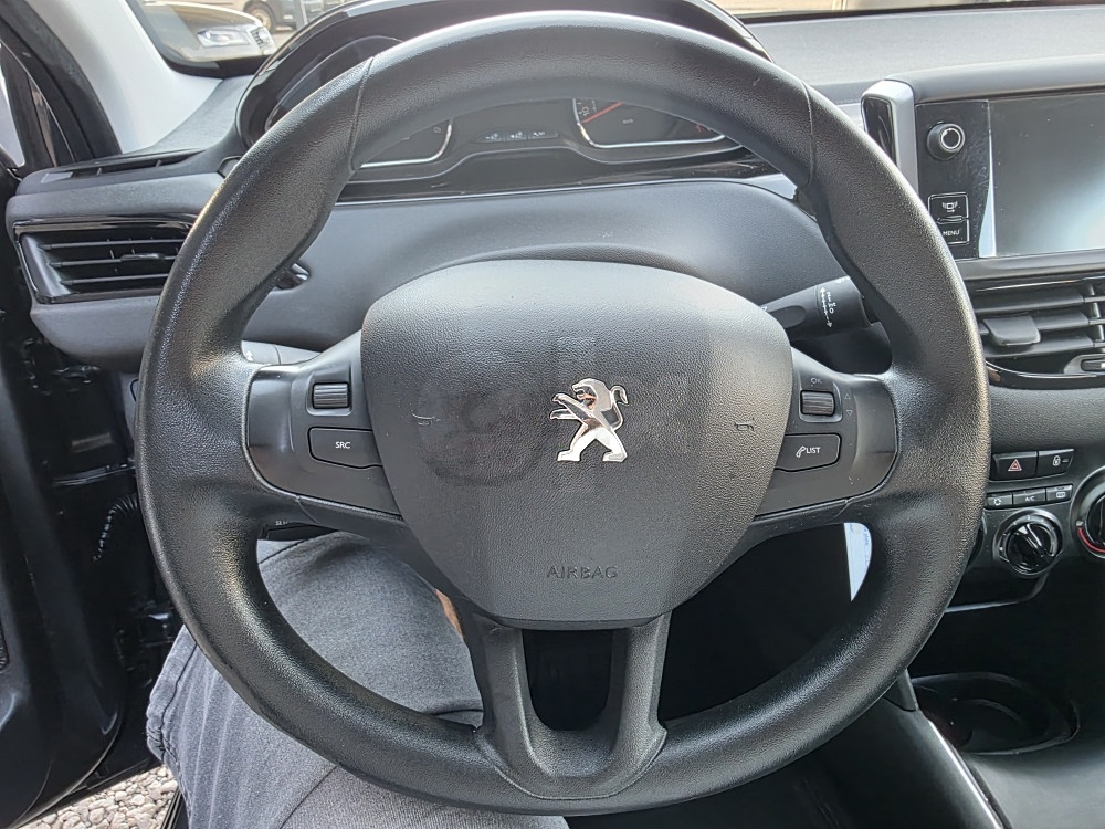 Peugeot 208 1.6hdi 68kw 2014, nav, komande