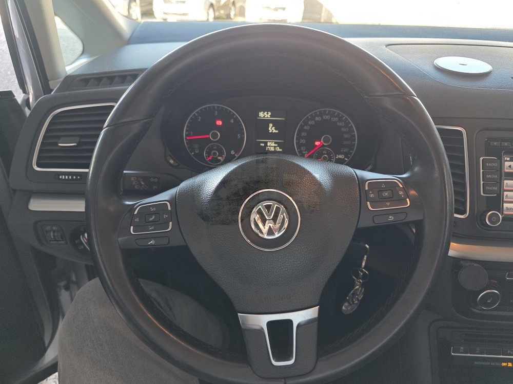 Volkswagen Sharan 2.0tdi 103kw 4x4 2013 , Uradjeni svi servisi .