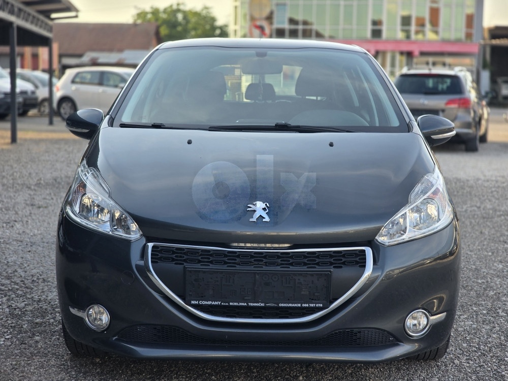Peugeot 208 1.6hdi 68kw 2014, nav, komande