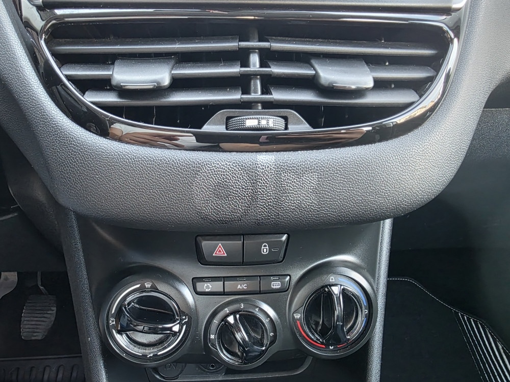 Peugeot 208 1.6hdi 68kw 2014, nav, komande