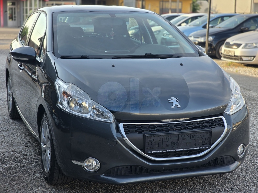 Peugeot 208 1.6hdi 68kw 2014, nav, komande
