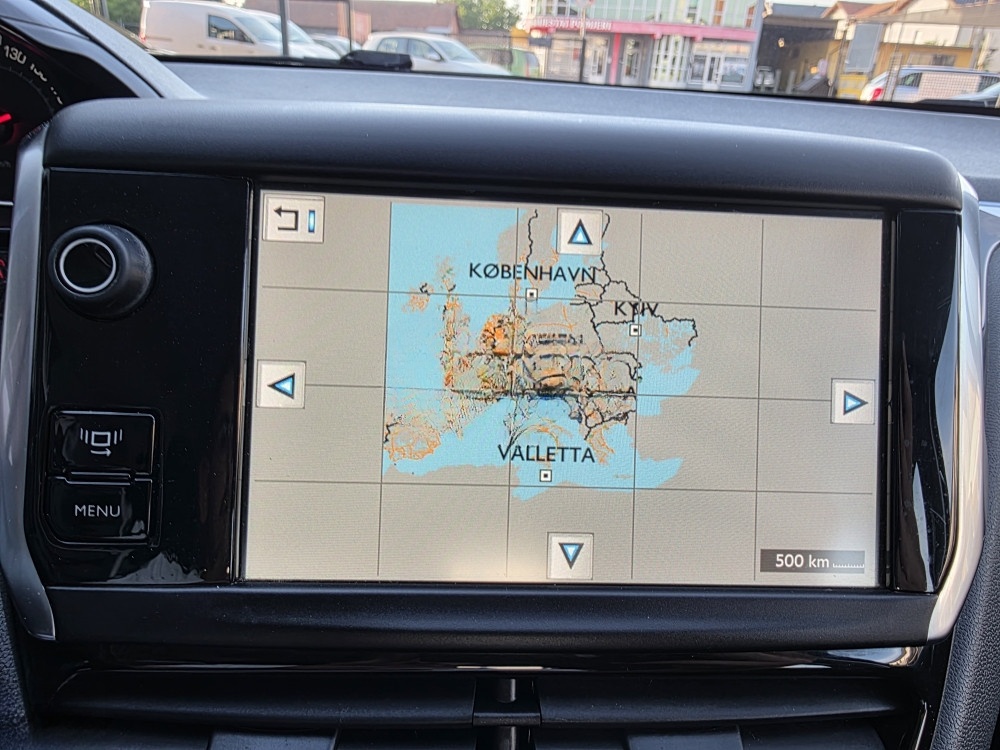 Peugeot 208 1.6hdi 68kw 2014, nav, komande