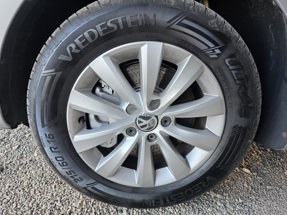 Volkswagen Sharan 2.0tdi 103kw 4x4 2013 , Uradjeni svi servisi .