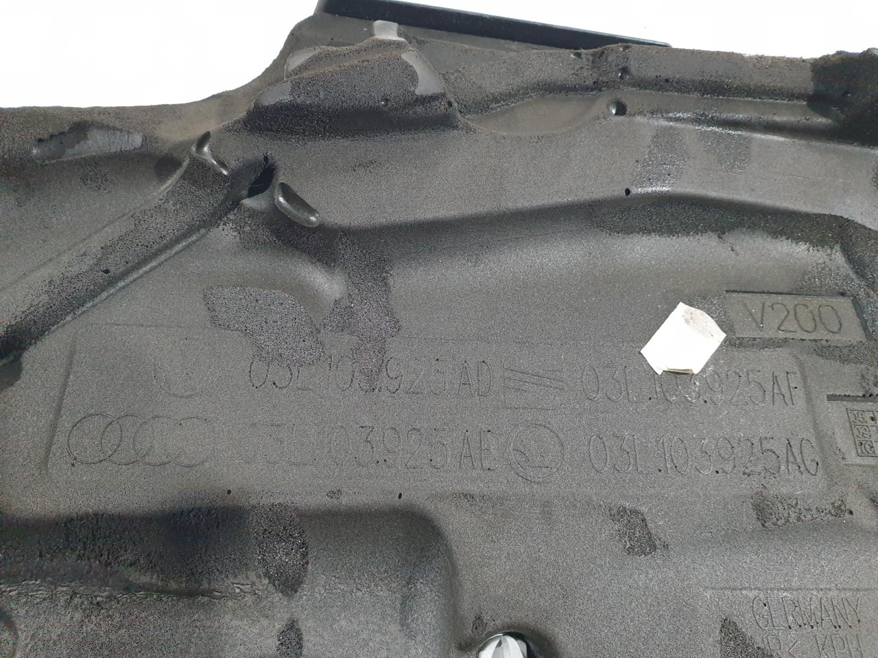 POKLOPAC MOTORA Pasat CC (08-12) 03L103925AD