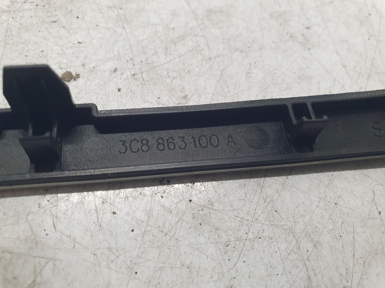 UNUTRASNJA LAJSNA Pasat CC (08-12) 3C8863100A DIJELOVI