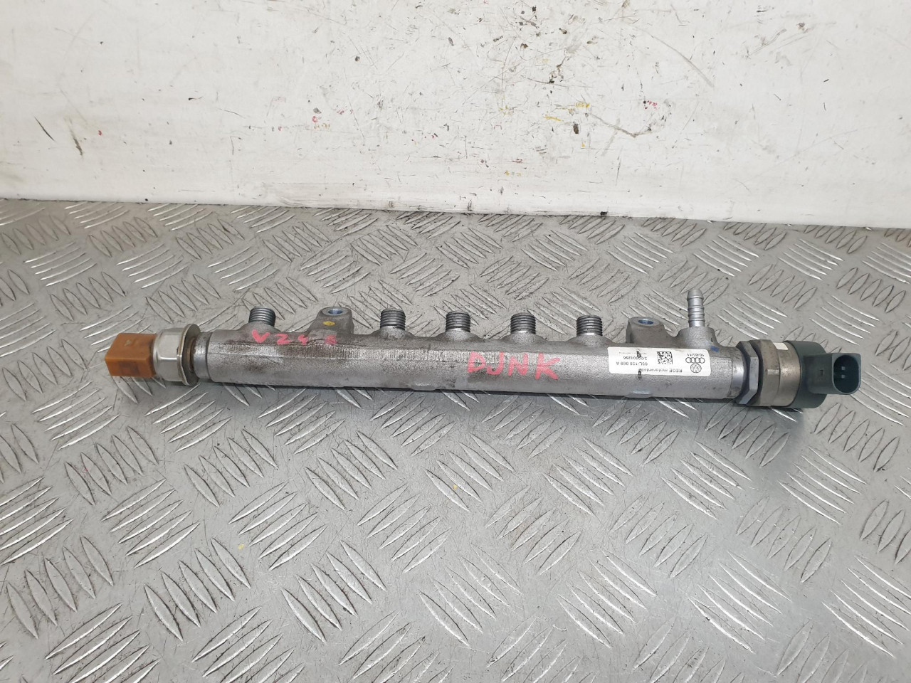 RAMPA GORIVA A6 4F (08-11) CAGB 2.0 100kW 03L130089A