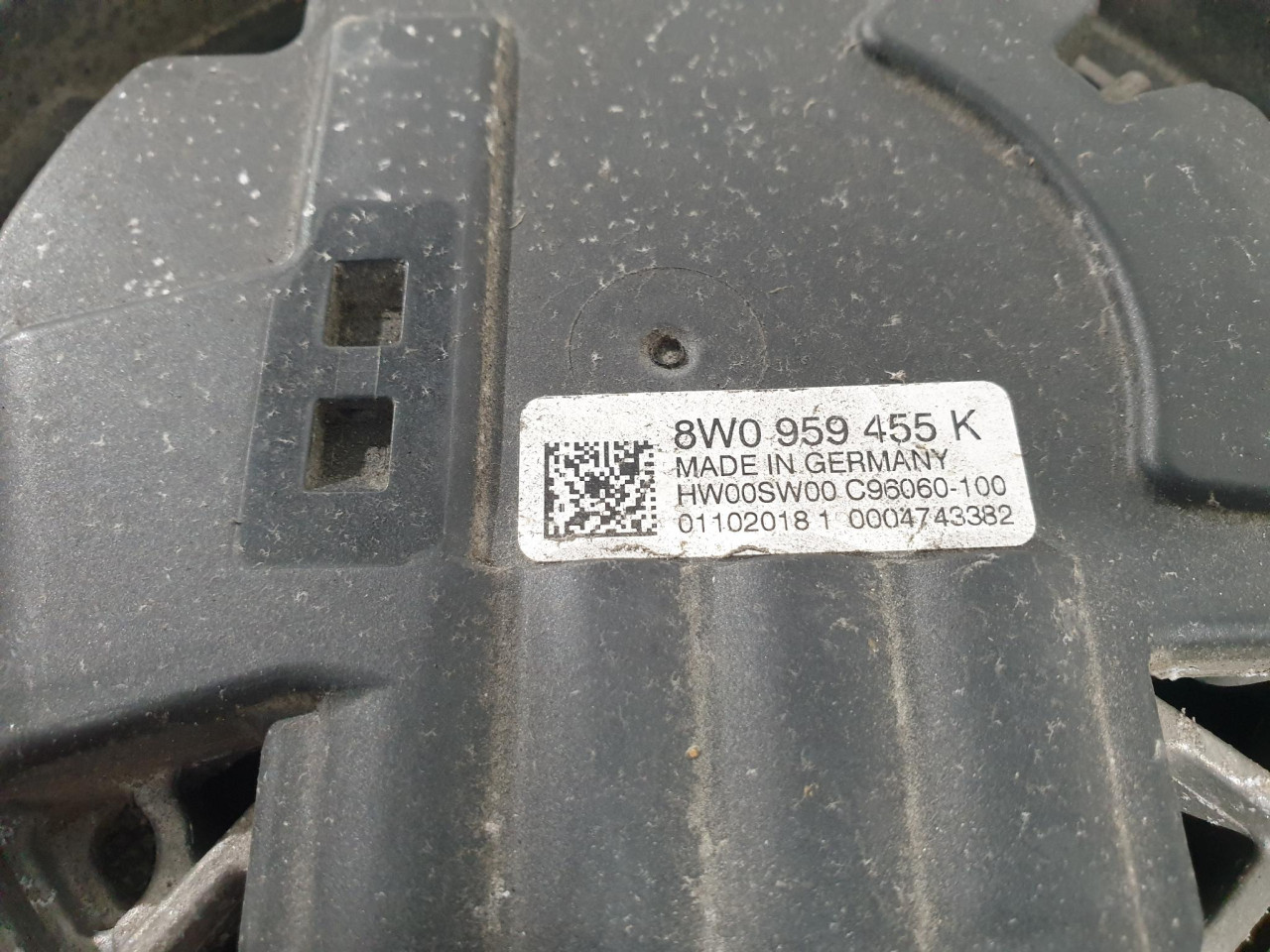VENTILATOR HLADNJAKA A6 4K (18-21) 8W0121003H