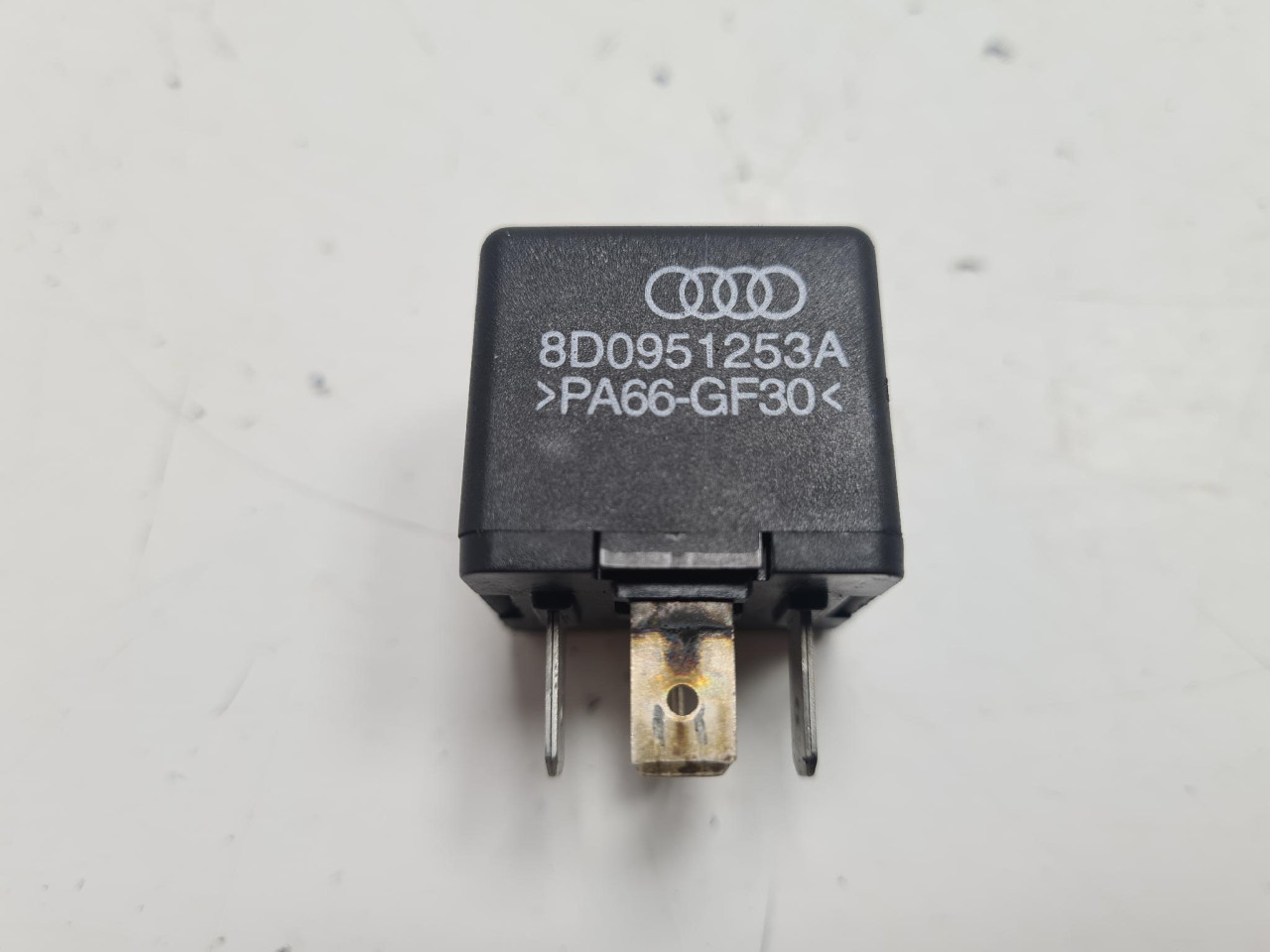 RELEJ A4 B7 (04-08) 8D0951253A DIJELOVI