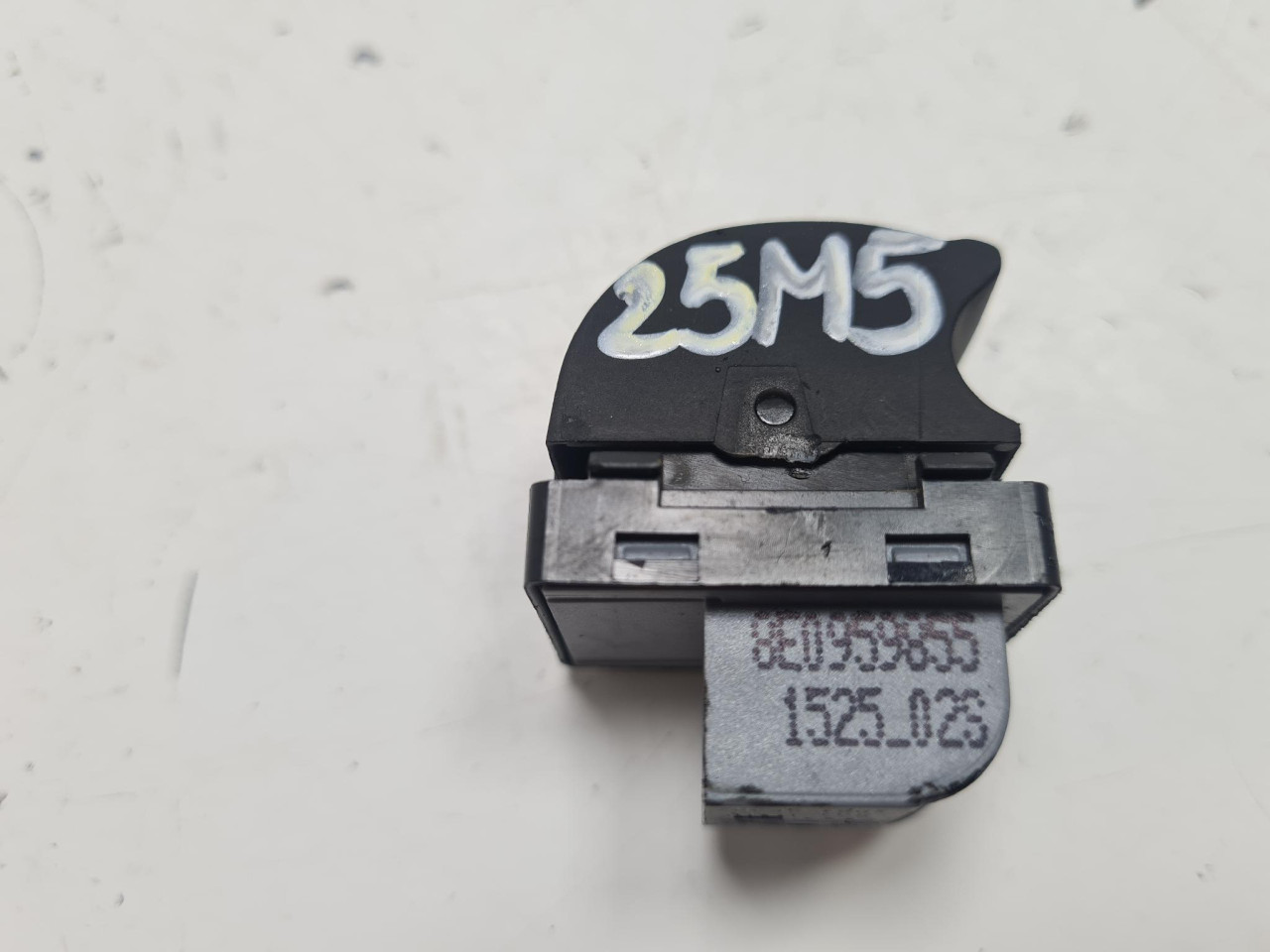 PREKIDAC PODIZACA  A4 B7 (04-08) 8E0959855 DIJELOVI