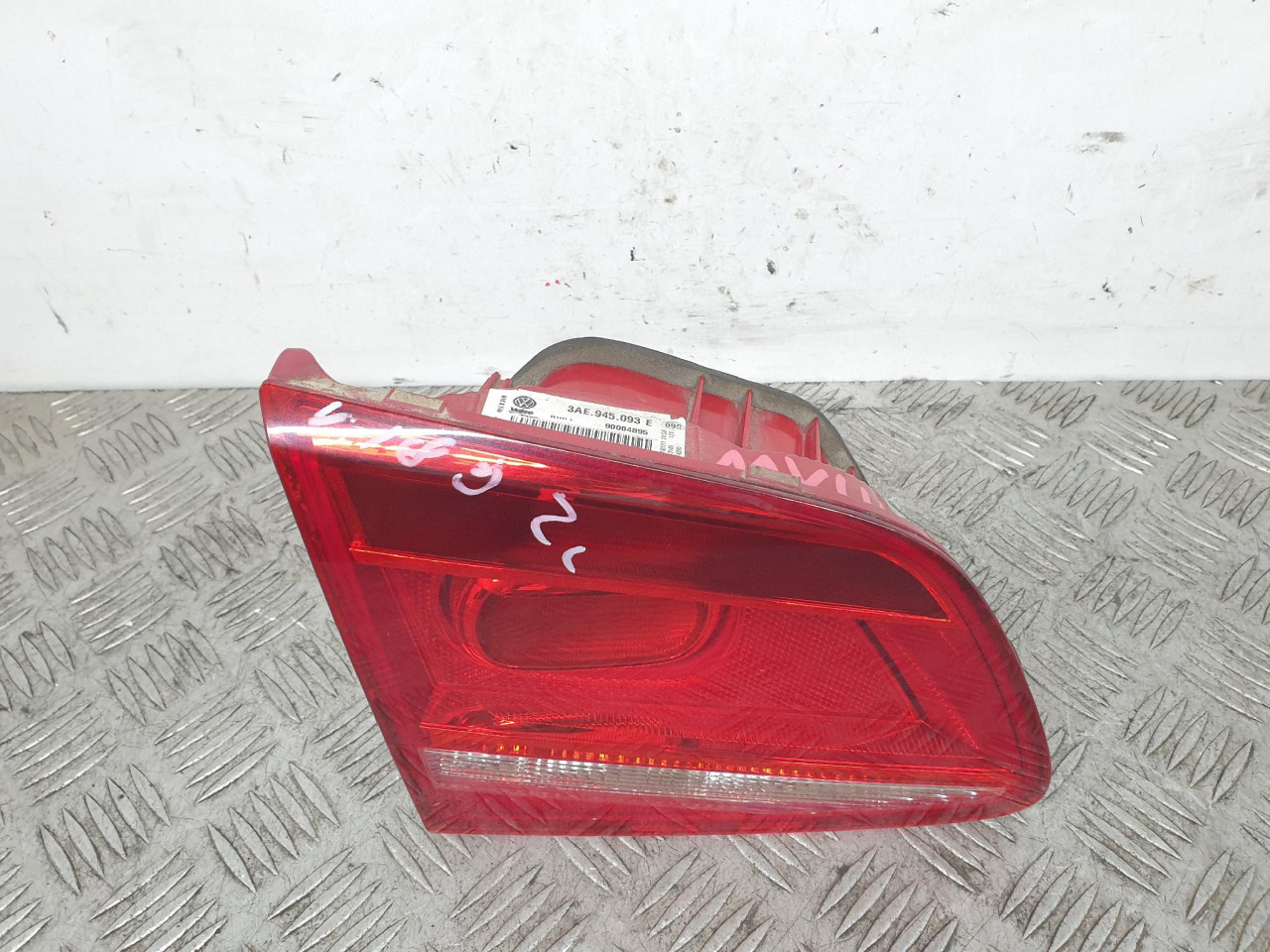 L UNUTRASNJI STOP Pasat 7 (10-15) 3AE945093E DIJELOVI
