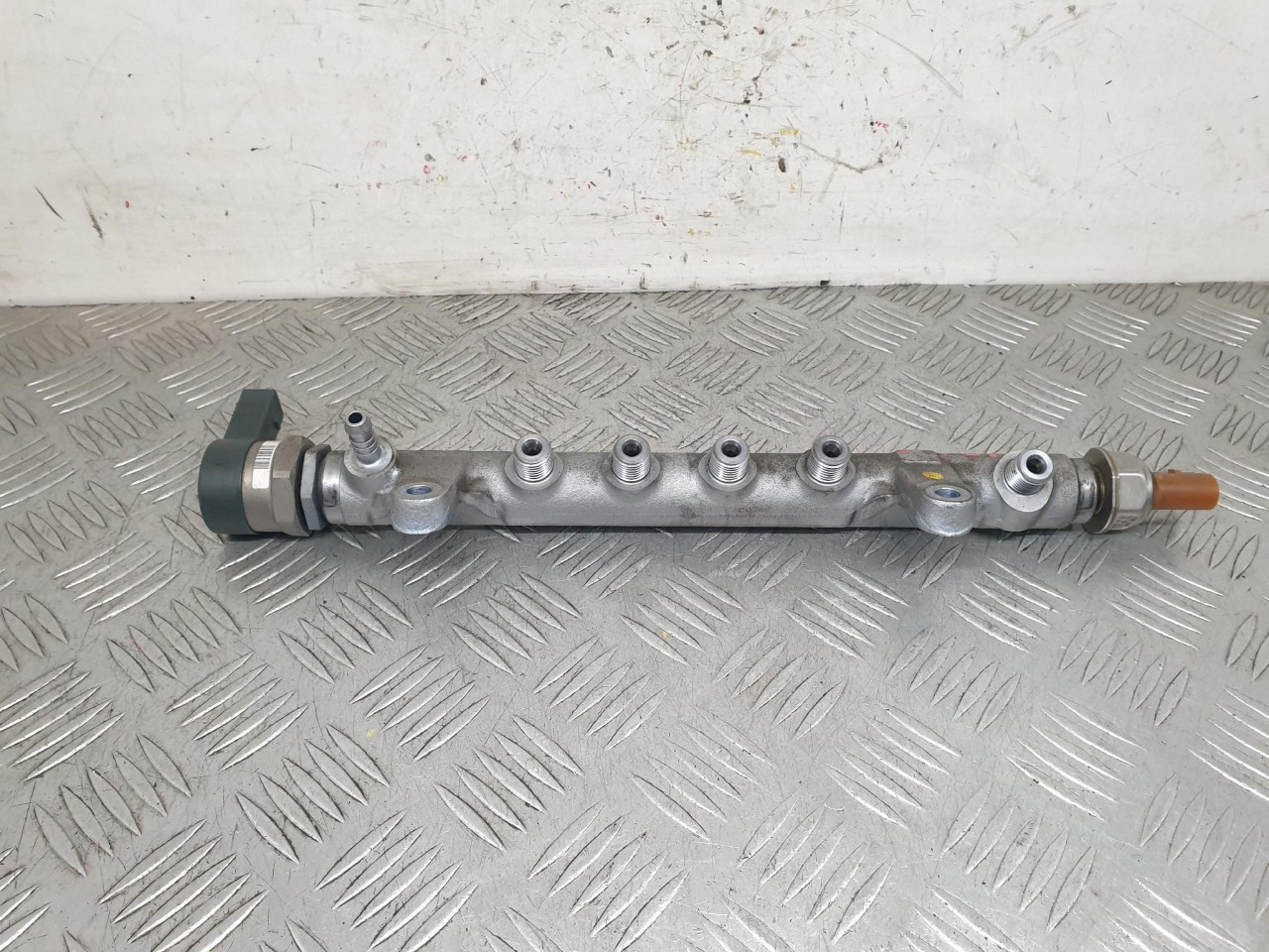 RAMPA GORIVA A6 4F (08-11) CAGB 2.0 100kW 03L130089A
