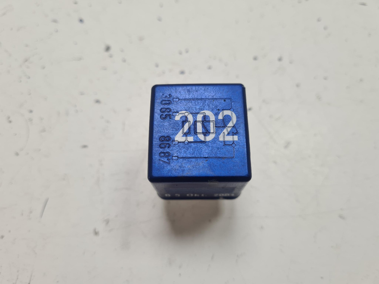 RELEJ A4 B7 (04-08) 8A0951253 DIJELOVI