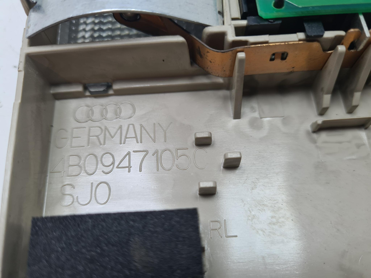 SVJETLO KABINE A6 4B (01-04) 4B0947105C DIJELOVI