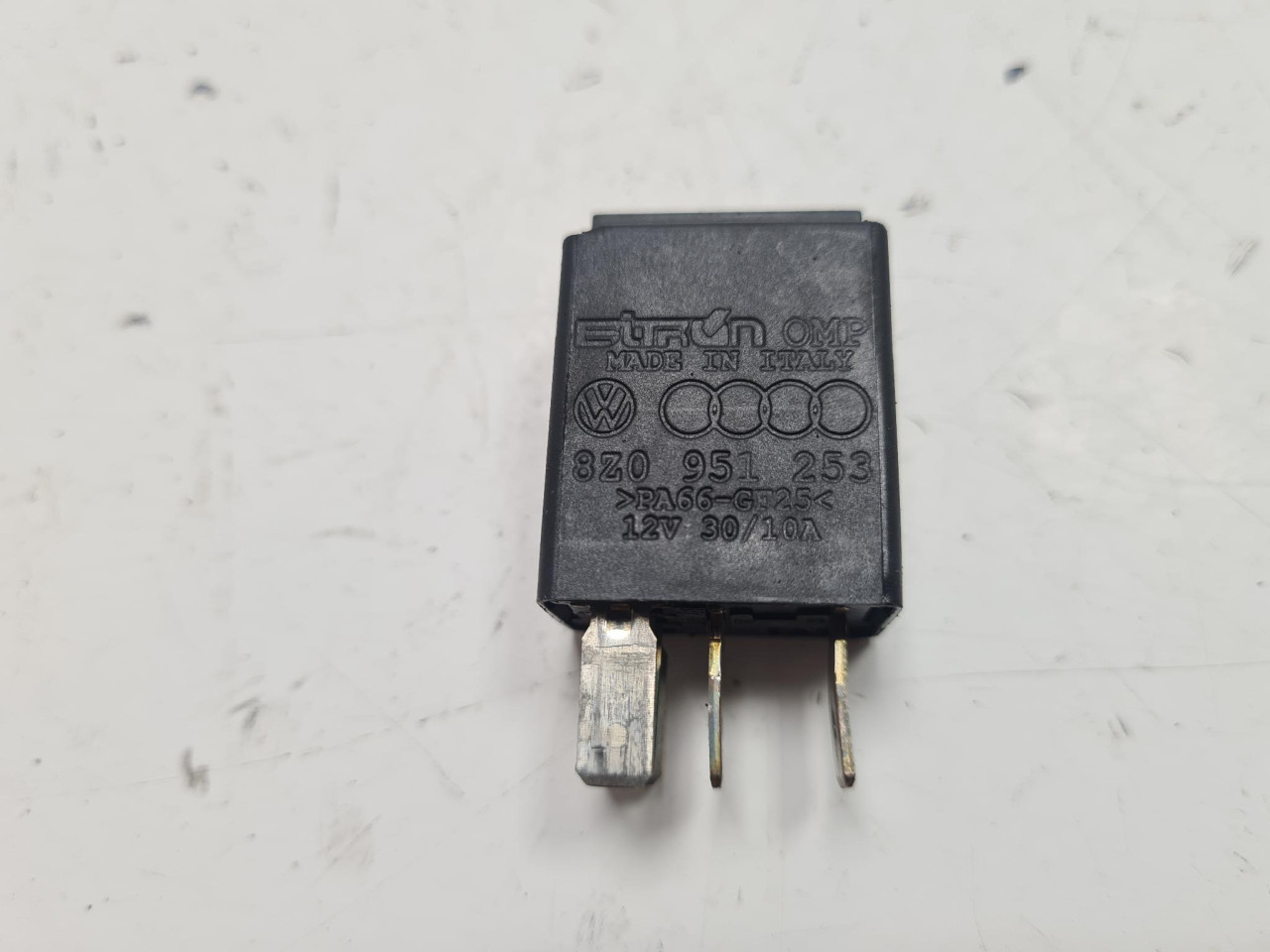 RELEJ A4 B7 (04-08) 8Z0951253 DIJELOVI