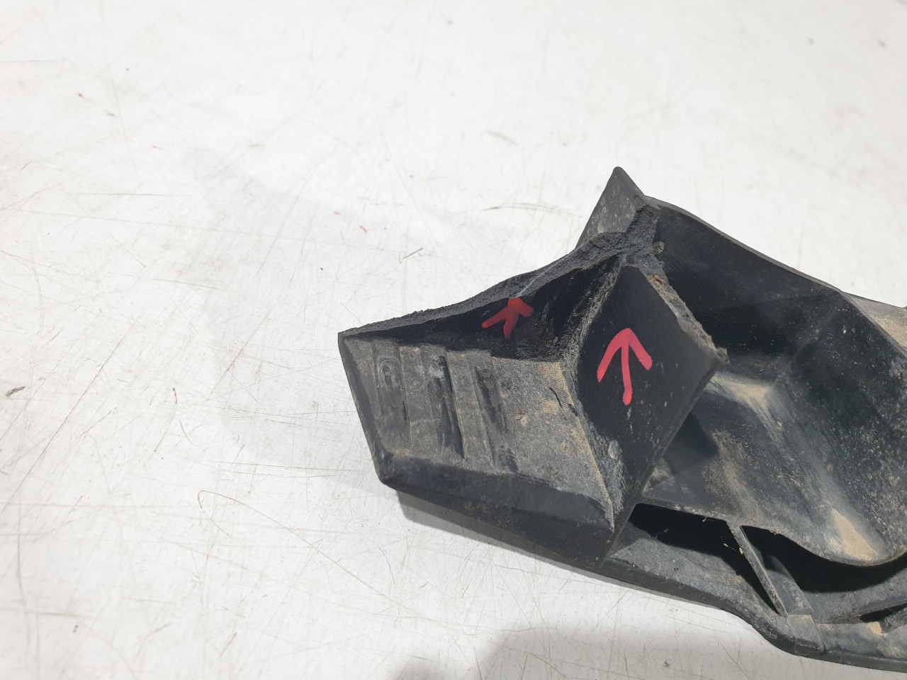 NOSAC ZADNJEG BRANIKA A6 4G (10-14) 4G5807458 DIJELOVI