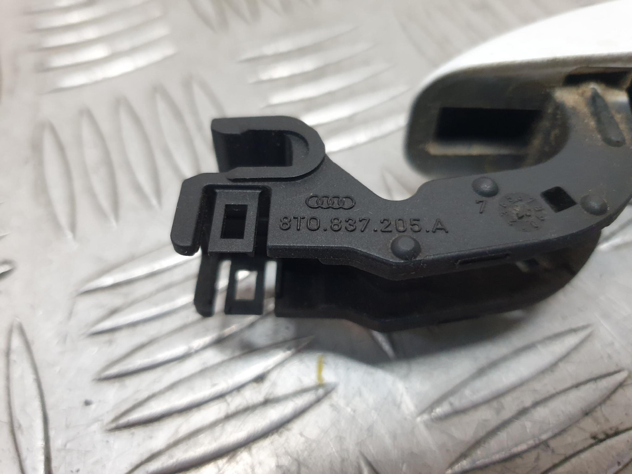 ZD STEKA - RUCKA VRATA Q3 8U (11-14) 8T0837205A