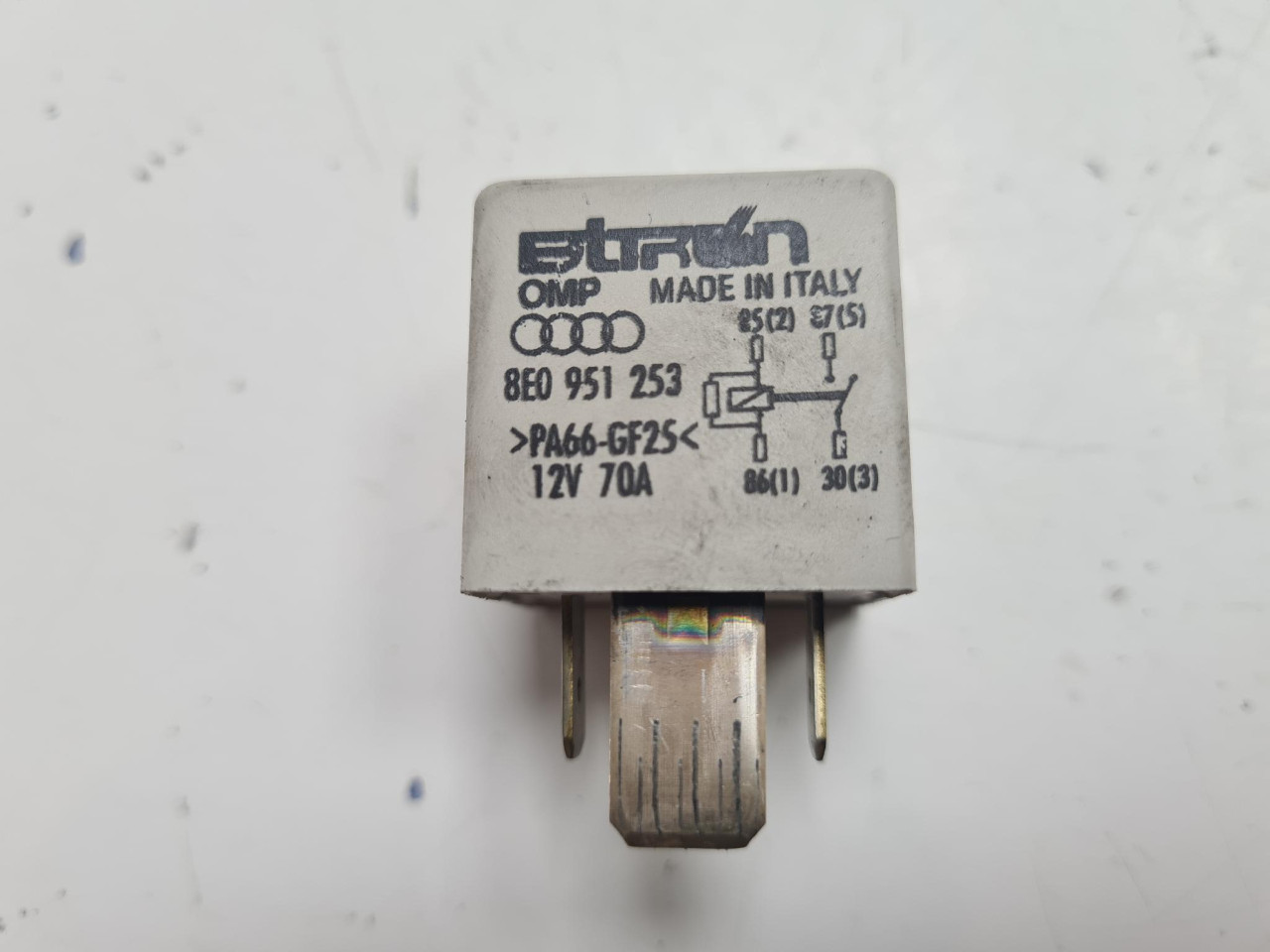 RELEJ A4 B7 (04-08) 8E0951253 DIJELOVI