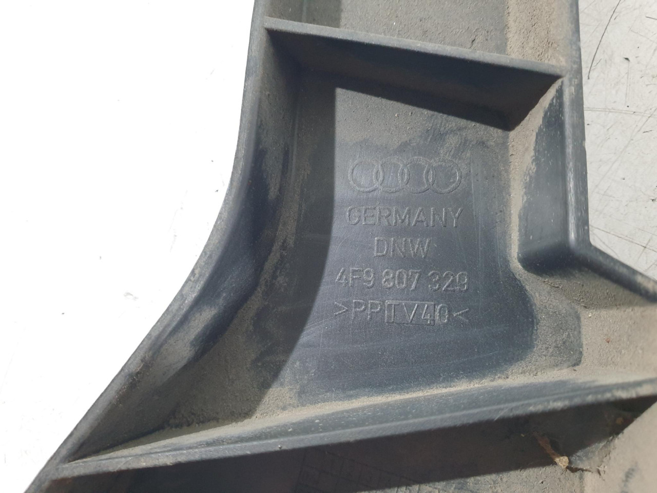 NOSAC ZADNJEG BRANIKA A6 4F (08-11) 4F9807329 DIJELOVI