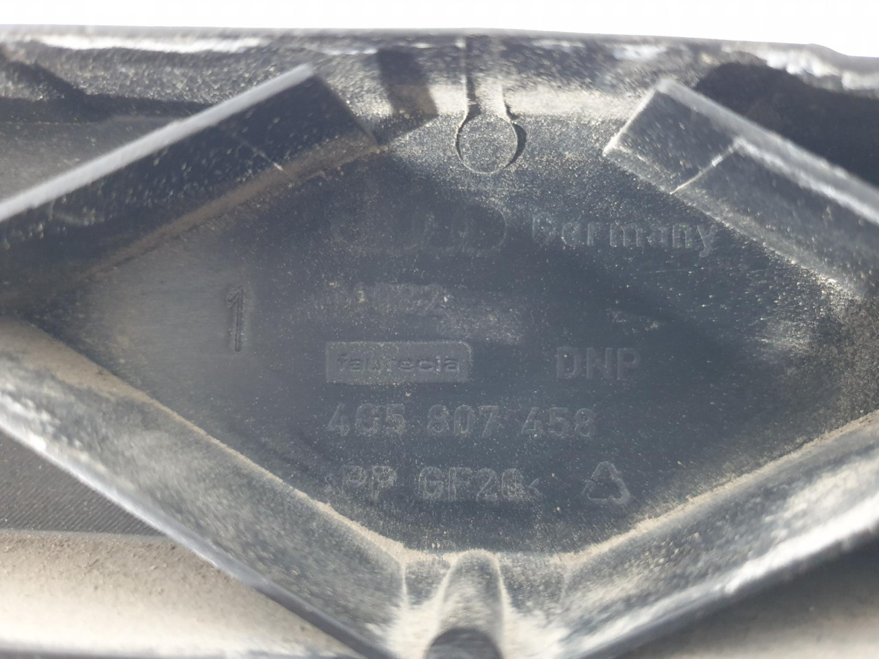 NOSAC ZADNJEG BRANIKA A6 4G (10-14) 4G5807458 DIJELOVI