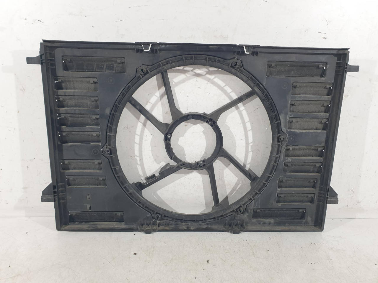NOSAC VENTILATORA HLADNJAKA A4 B9 8W (15-20) 8W0121207
