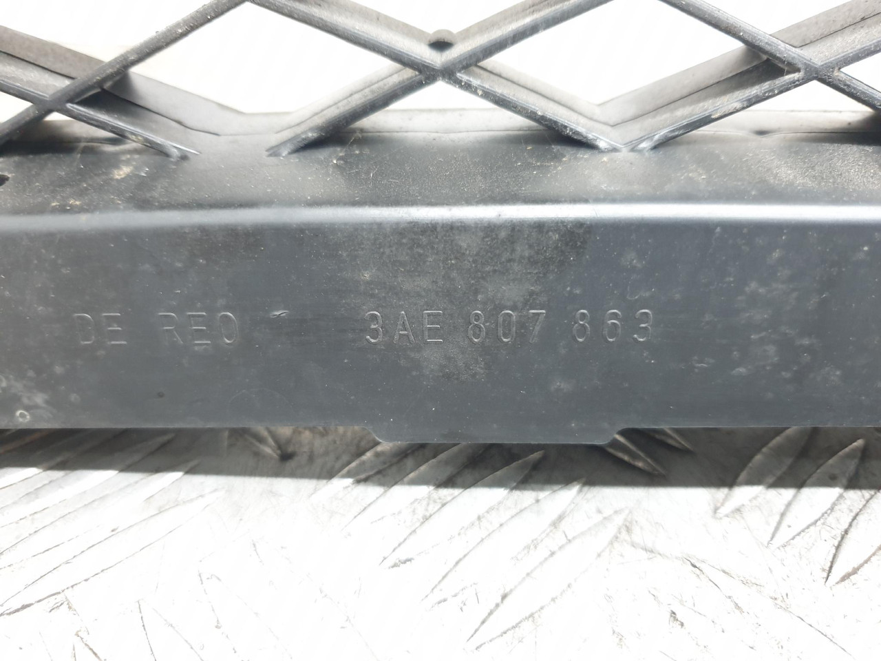 NOSAC ZADNJEG BRANIKA Pasat 7 (10-15) 3AE807863
