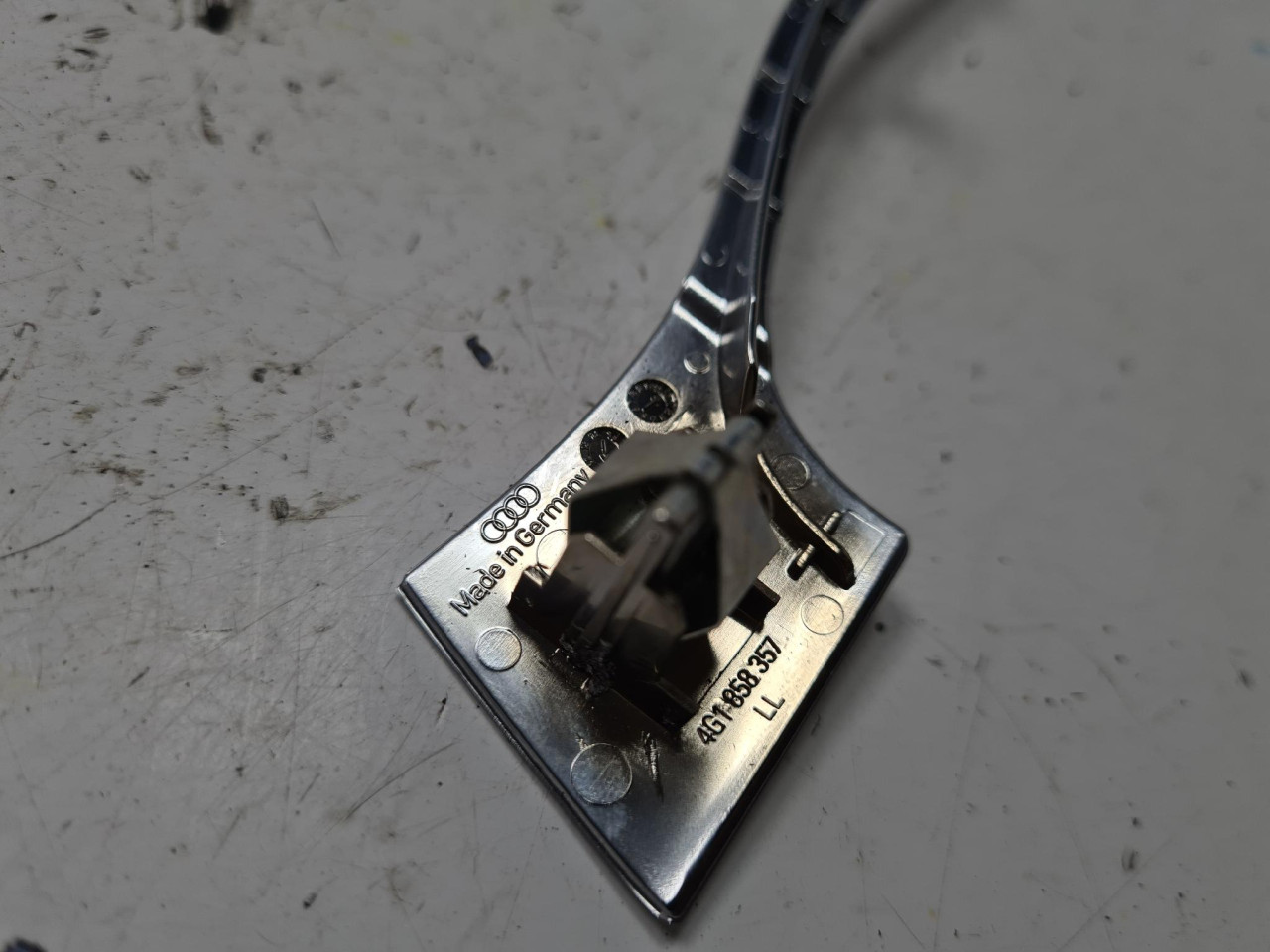 UNUTRASNJA LAJSNA A6 4G (10-14) 4G1858357 DIJELOVI