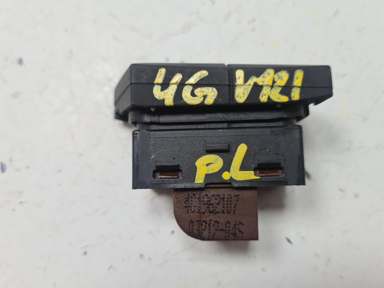 PREKIDAC ZAKLJUCAVANJA A6 4G (10-14) 4G1962107 DIJELOVI