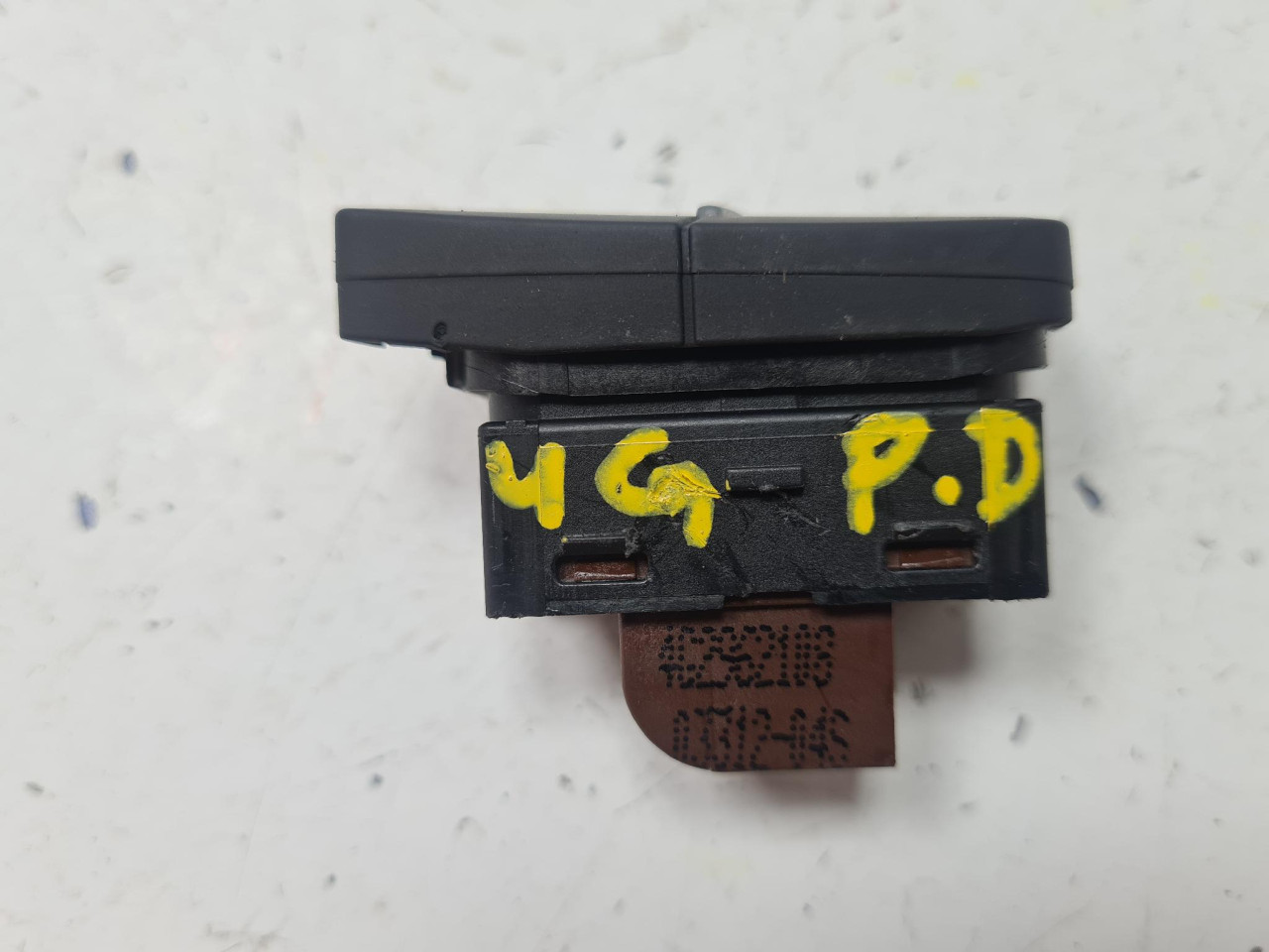 PREKIDAC ZAKLJUCAVANJA A6 4G (10-14) 4G2962108 DIJELOVI