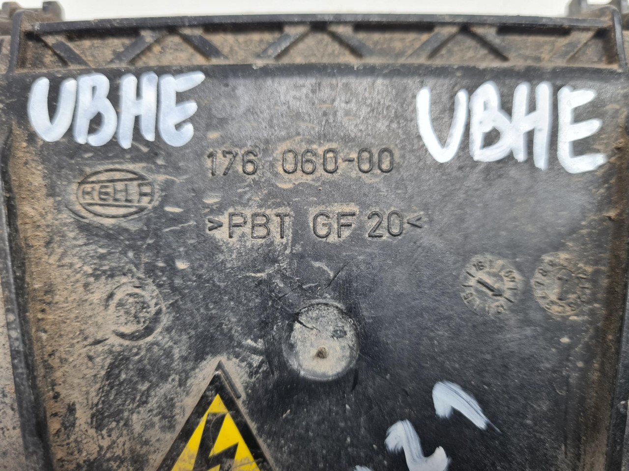 POKLOPAC FARA A6 4G (10-14) 17606000 DIJELOVI