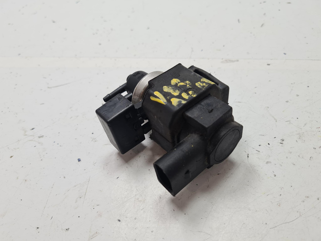 VAKUM VENTIL A4 B7 (04-08) BDG 2.5 120kW 059906629A