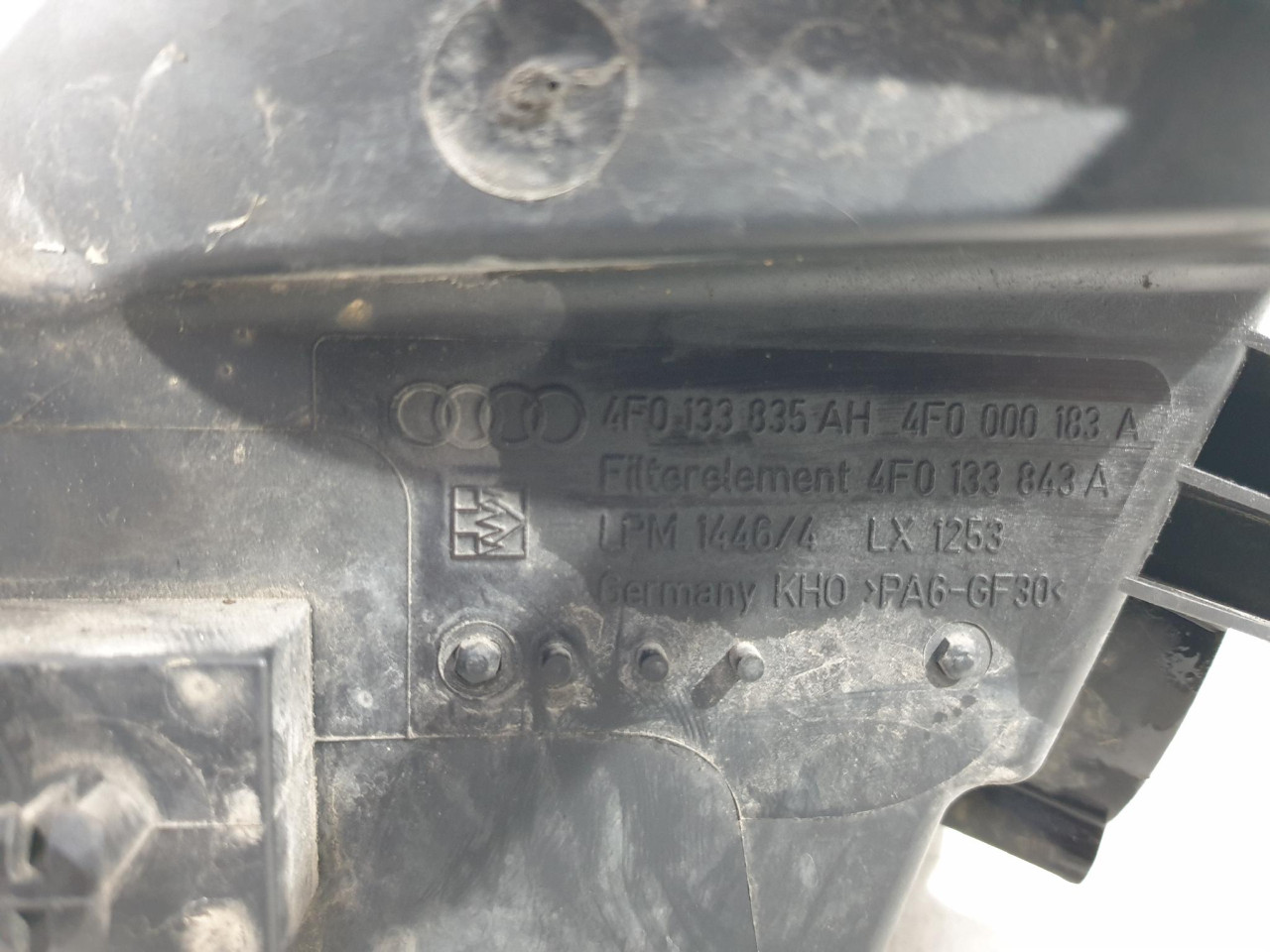 KUCISTE FILTERA ZRAKA A6 4F (08-11) 4F0133835AH