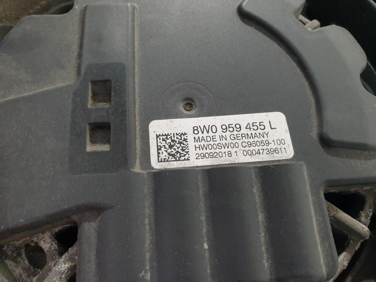 VENTILATOR HLADNJAKA A6 4K (18-21) 8W0121003H